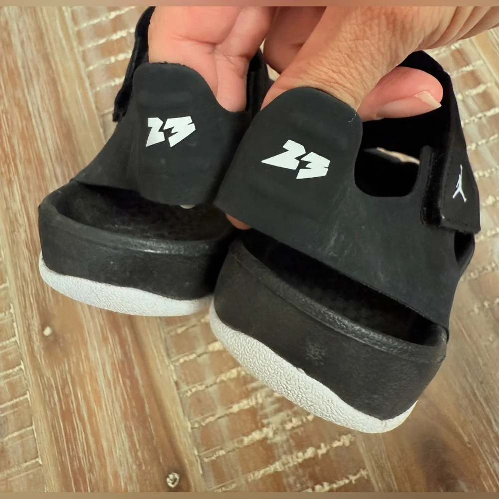 Jordan Flare Sandals boys size 3y